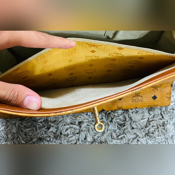 SOLD!!Authentic MCM Kelly XL bag - Picture 13 of 16